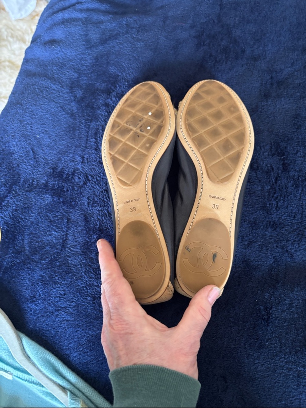 CHANEL Navy Blue  Ballet Flats with Natural Raffia Flower - Picture 4 of 4